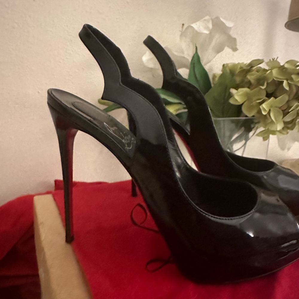 Christian Louboutin - Picture 2 of 10